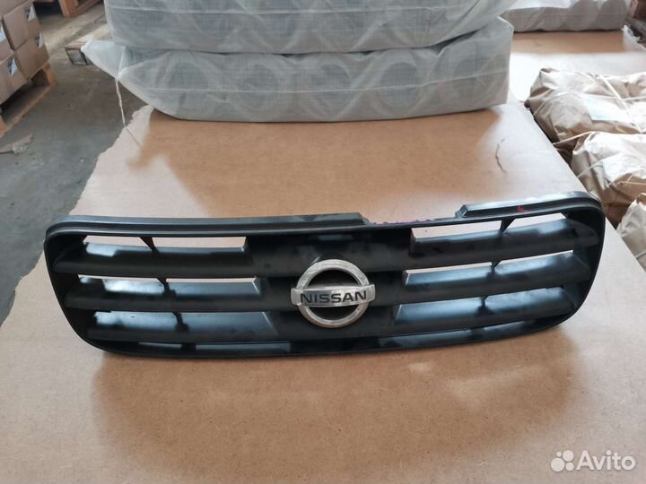 Решетка радиатора Ниссан Эксперт