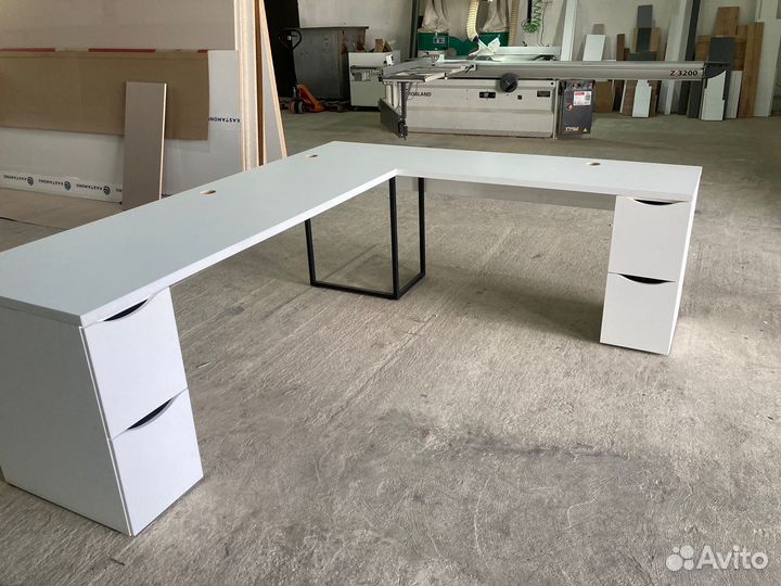 Письменный стол на заказ с ящиками