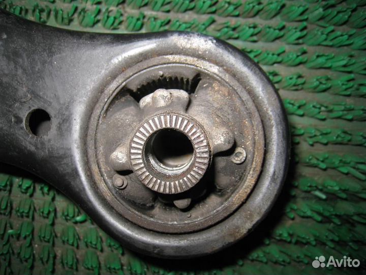 Рычаг передний правый нижний Lexus RX300 (MCU35)