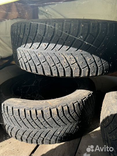 Michelin X-Ice North 4 215/55 R17