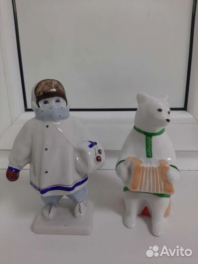 Фарфоровые статуэтки Укутыш Медведь с гармошкой