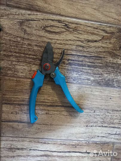 Секатор садовый