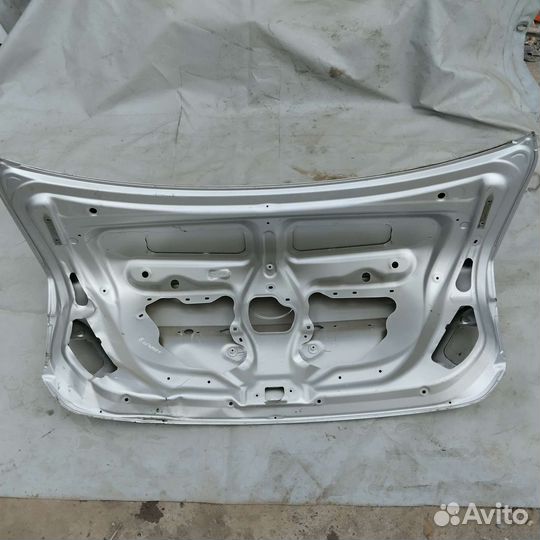 Крышка багажника Toyota Corolla