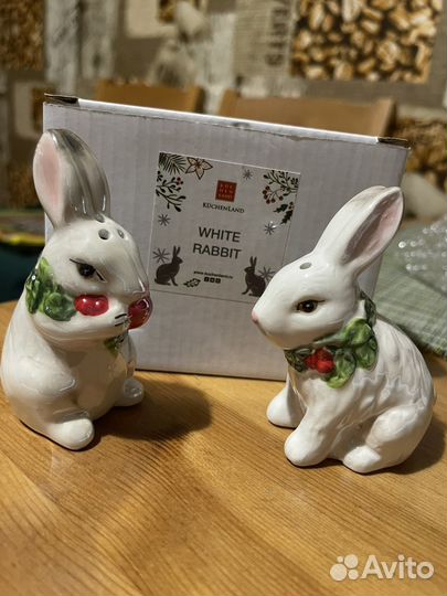 Набор для соли и перца. Кролики в венках