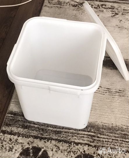 Ёмкость с крышкой на 30 литров