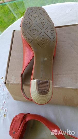 Босоножки натуральная кожа 37 размер
