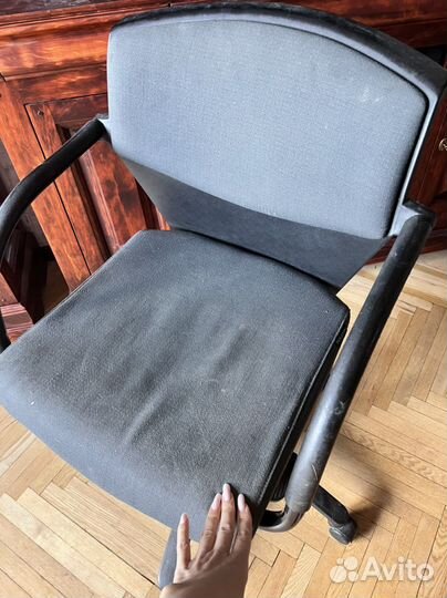 Офисное кресло