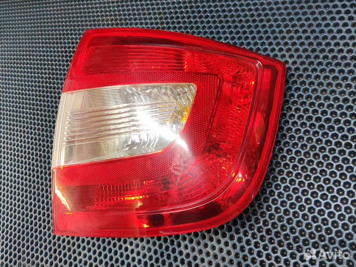 Фонарь задний правый Skoda Rapid