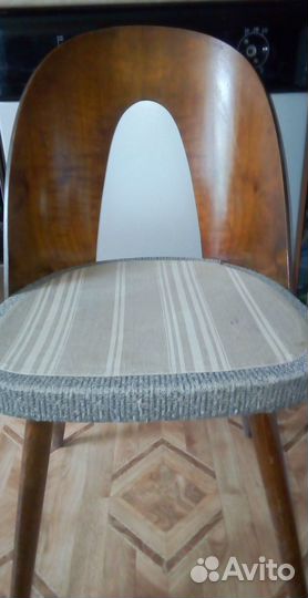 Стул старинный. деревянный