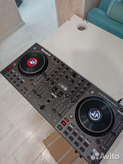 Контроллер Numark ns4fx