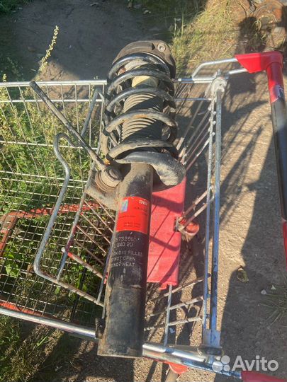 Стойка передняя Фольксваген Пассат б6