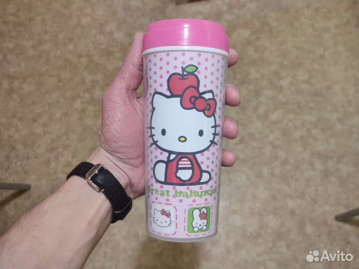 Бутылки, стаканы для воды