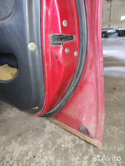 Дверь передняя правая Toyota Corolla (E100)