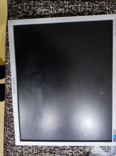 Монитор Samsung для компьютера