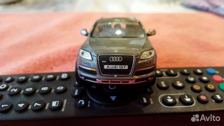 Модель автомобиля audi Q7