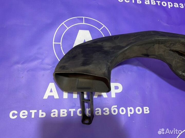 Воздухозаборник Opel Astra J A16XER 2012