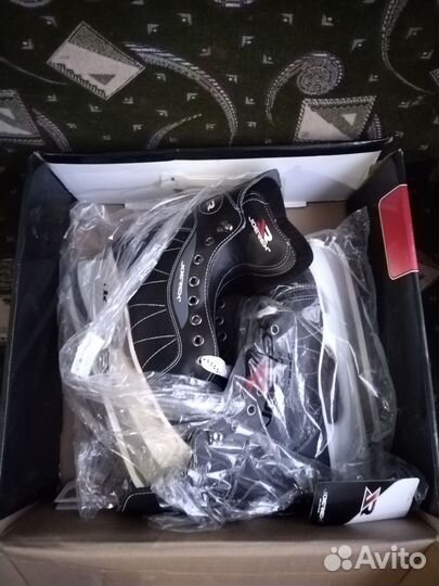 Коньки хоккейные новые