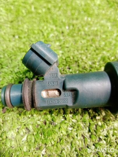 Форсунка топливная Toyota Alphard MNH10 1MZ-FE