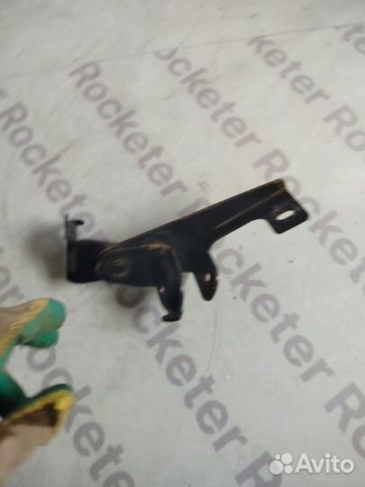 Кронштейн салона Hyundai Elantra XD 2003