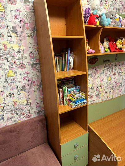Детская кровать (гарнитур), шкаф, стеллаж
