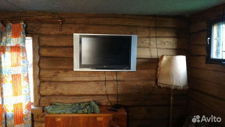 Дом - на берегу пруда