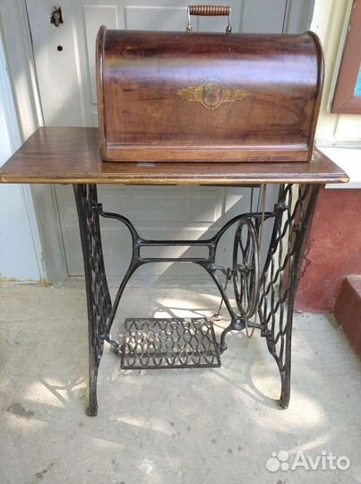 Швейная машинка Зингер на станине чугун