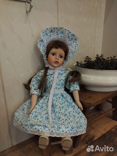 Кукла фарфоровая коллекционая