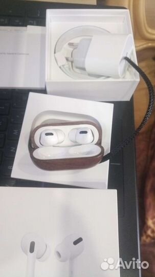 Беспроводные наушники Apple AirPods Pro, белый