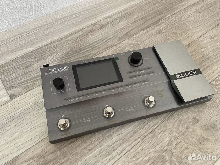 Гитарный процессор mooer GE200 (аудиоинтерфейс)