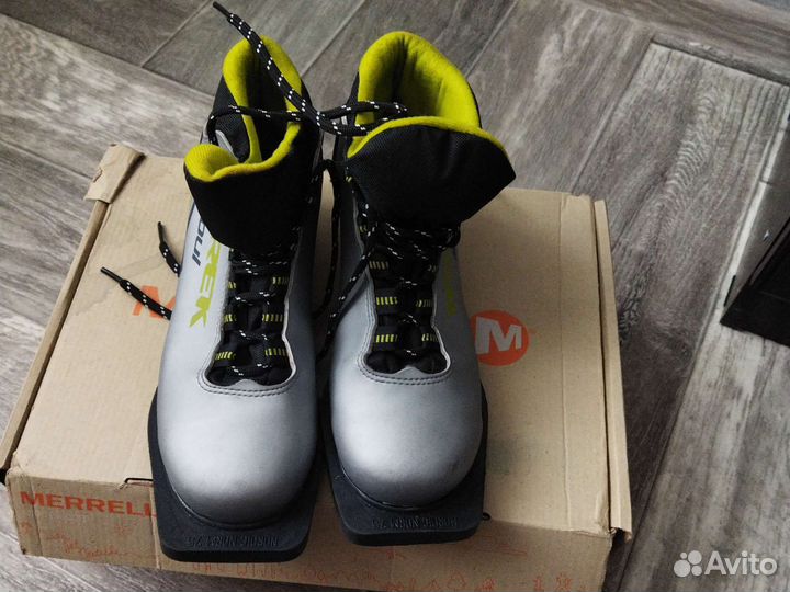 Лыжные ботинки