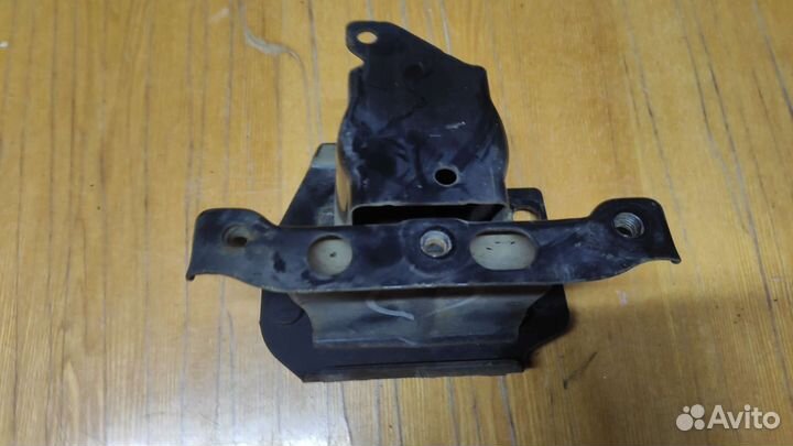 Кронштейн крепления бампера мазда 626 правый