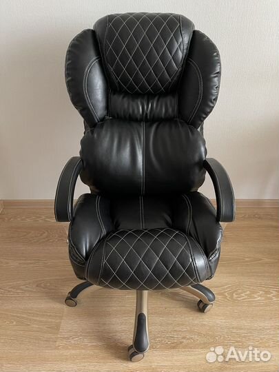 Кресло руководителя, офисное, черное, мягкое