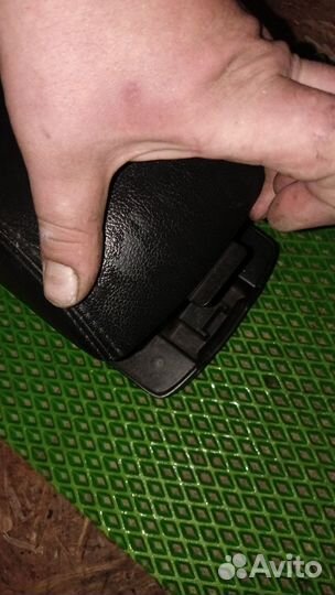 Подлокотник кожа Nissan Primera P11