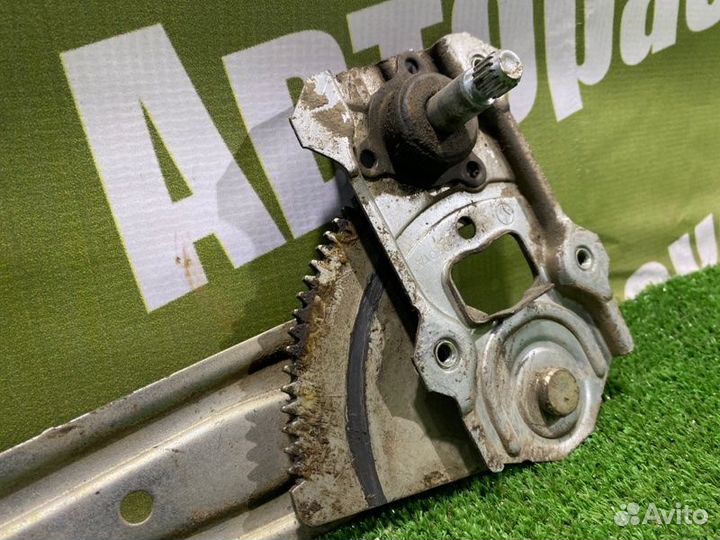 Стеклоподъемный механизм задний Toyota Vitz SCP10