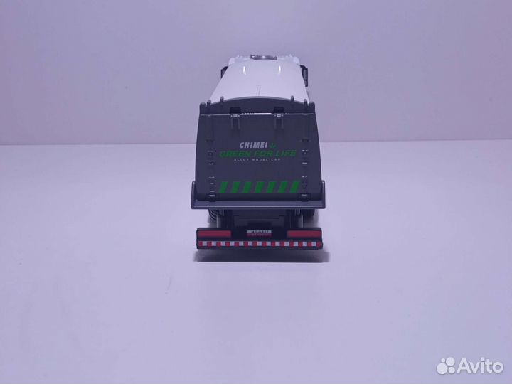 Машина уборочная металлическая