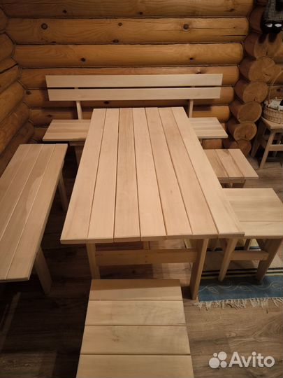 Набор деревянной мебели