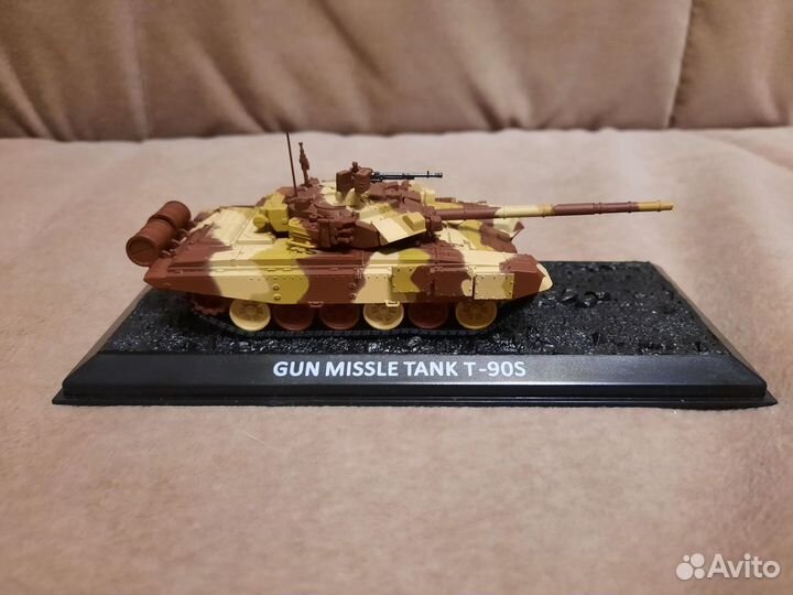 Модель русского танка Т-90 1/72 Звезда