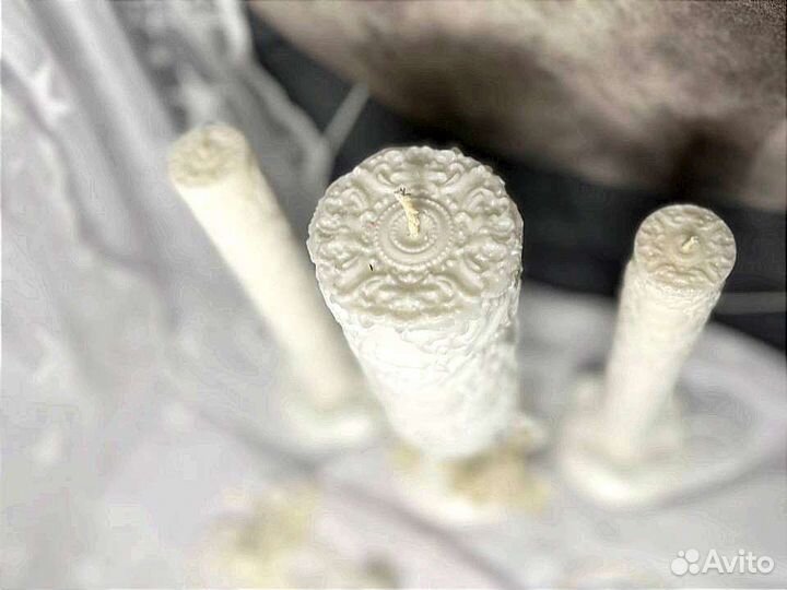 Белые свадебные свечи с узорами