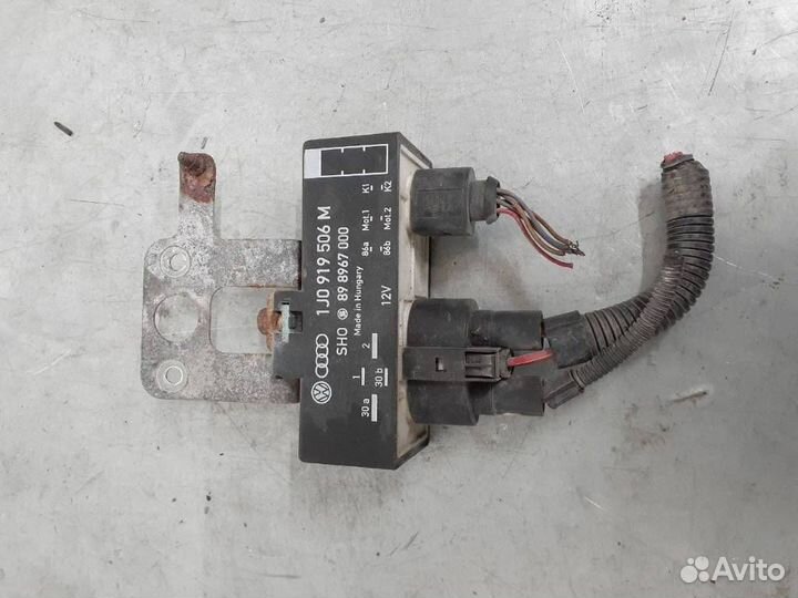 Реле электровентилятора Volkswagen Golf 4 2005