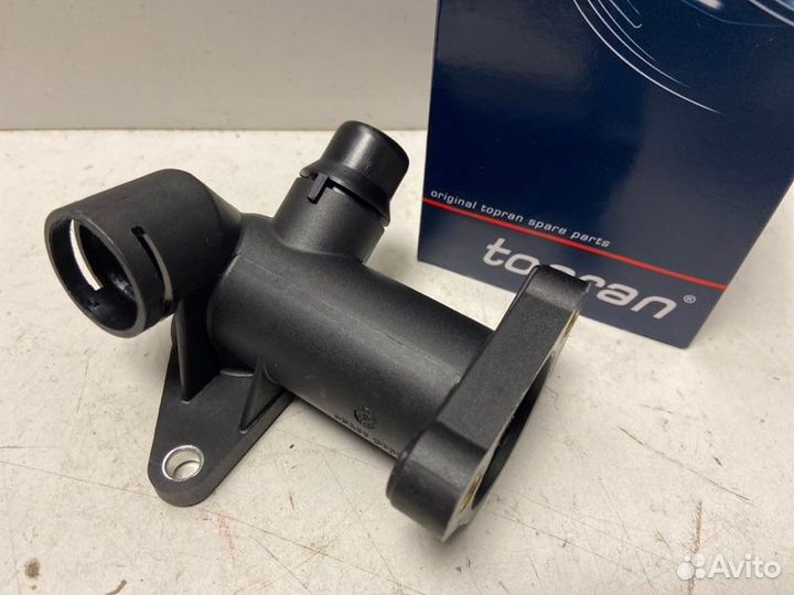 Фланец системы охлаждения Volkswagen Passat B5