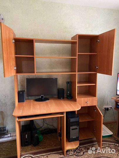 Компьютерный стол (шкаф)