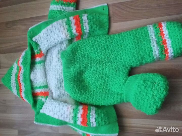 Продам вязаный двухсторонний костюмчик на годик