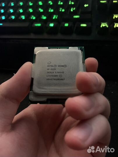 Процессор Intel xeon W-2135