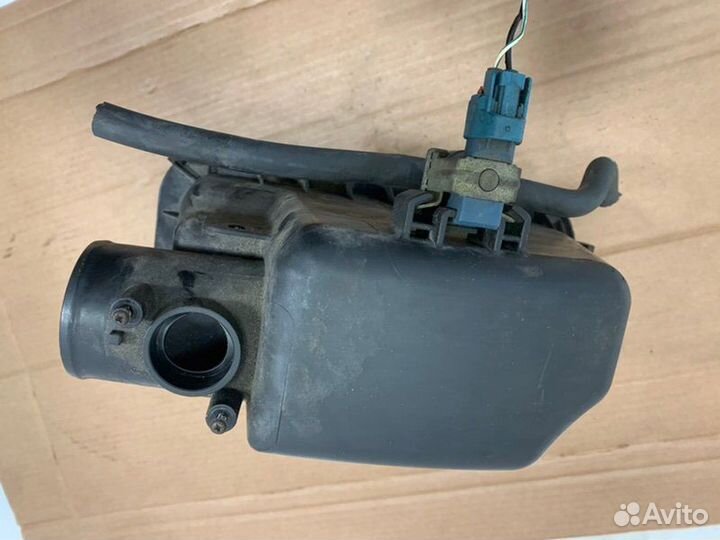 Корпус воздушного фильтра Toyota Sienta NCP85 1NZ