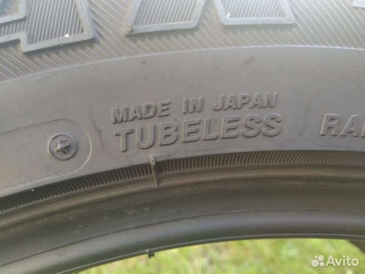 Bridgestone Blizzak DM-V1 215/60 R17 96R