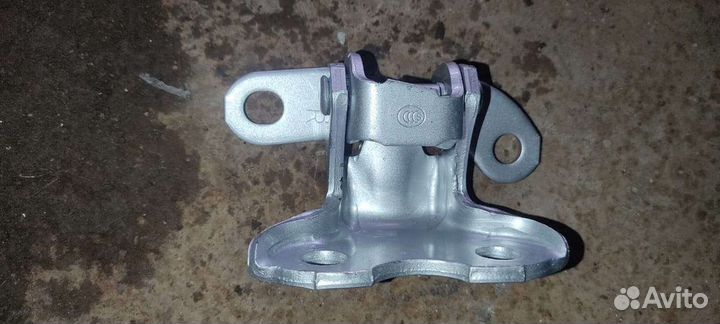 Петли от Toyota Corolla