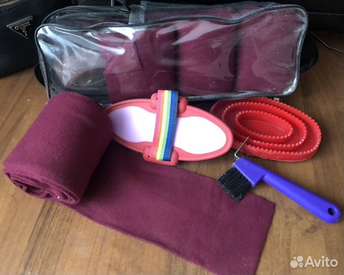 Амуниция для лошади щетки бинты