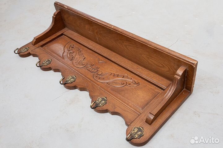 Деревянная настенная вешалка