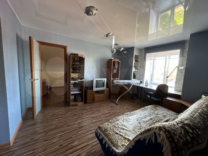 Дом 256 м² на участке 12 сот.