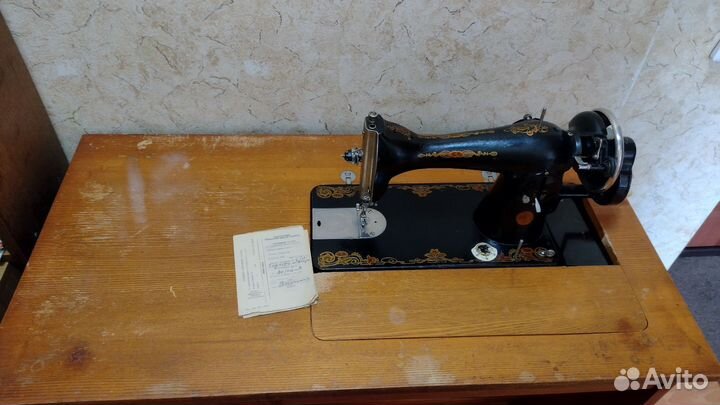 Швейная машинка Подольск 2-М-8